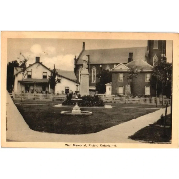 War Memorial Picton Ontario Canada Postcard - Picture 1 of 2